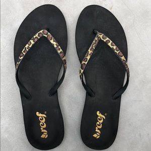 Leopard glitter flip flops!!